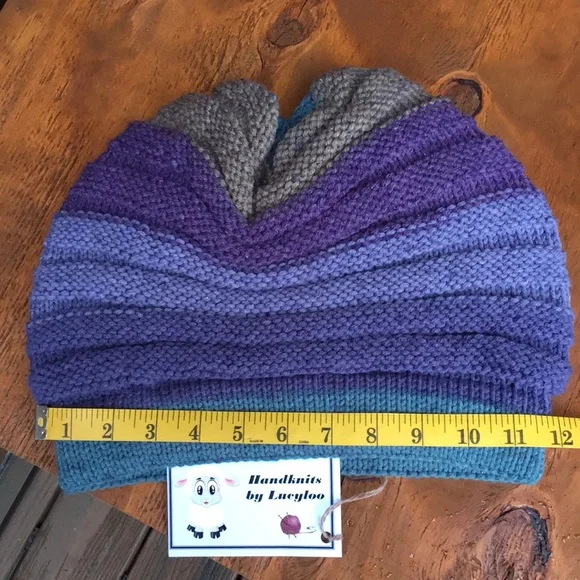 Hand Knit Hat/Toque - Picture 5 of 6